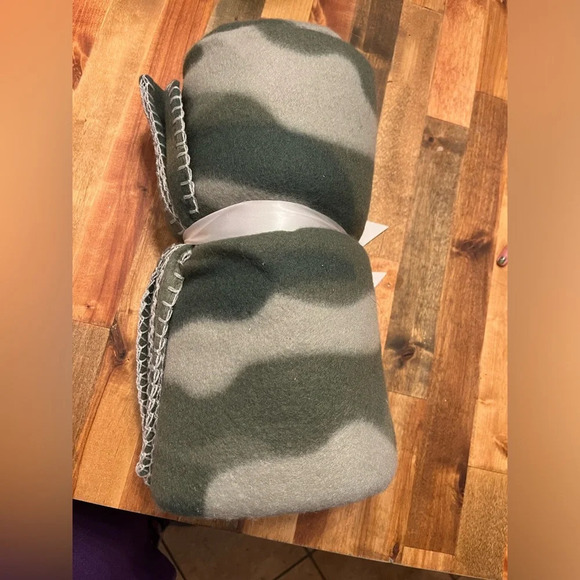 LAP BLANKET CAMOUFLAGE CAMO NWOT, New without tags. - Picture 2 of 2